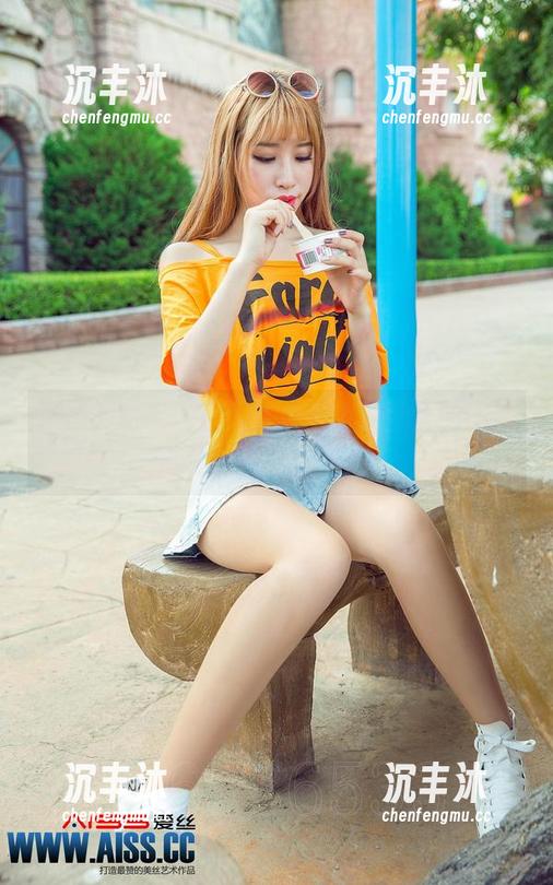 原图的阳光洒在美丝单车上，爱丝的图集让人目不转睛！