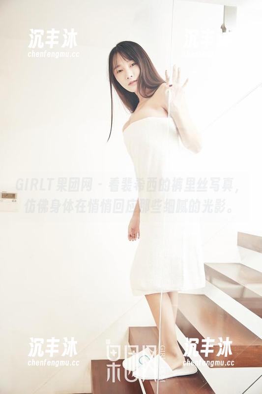 GIRLT果团网 - 看裴希西的裤里丝写真，仿佛身体在悄悄回应那些细腻的光影。