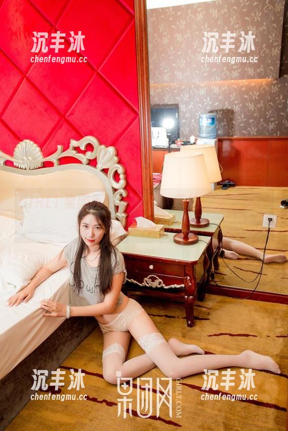 GIRLT果团网 - 下载龚玥菲的眼镜写真，咕咕鸡都要为她娇羞！