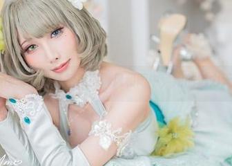 HaneAme雨波的红裙美图：风和雨中，她的魅力无限延展！