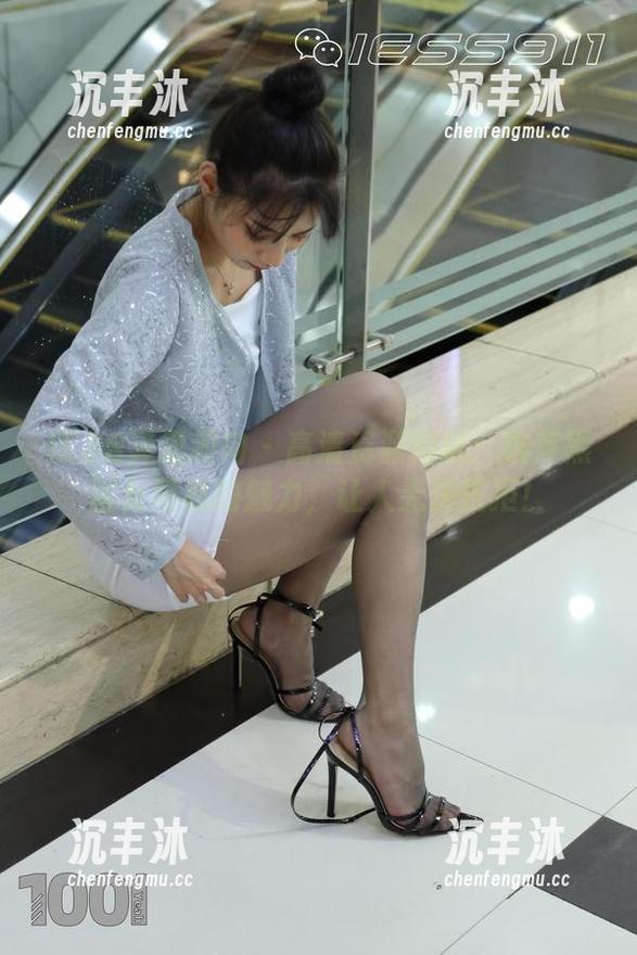 IESS异思趣向 - 高清资源揭秘：婉萍黑丝女司机的魅力，让人无法抗拒！