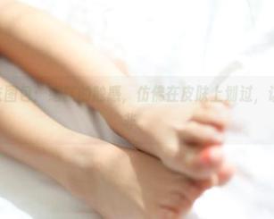 ROSI皮衣图包：细腻的触感，仿佛在皮肤上划过，让人想入非非。