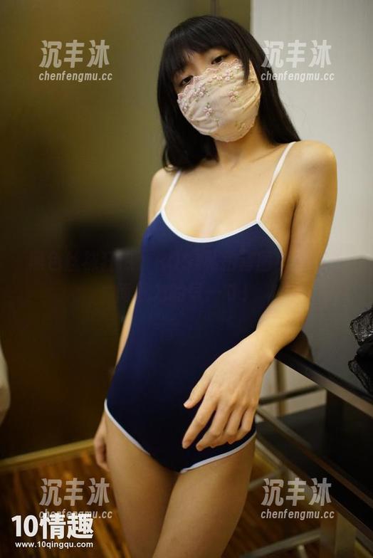 黑色丝袜狂热：ROSI私拍套图，见证长筒魅力的每一寸！