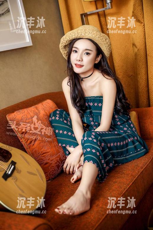 TouTiao头条女神 - 在李丽莎的夏天里，无圣光的美图像是梦中花园的私语