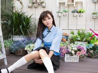 UGirls尤果网 – 尤娜娜的纯白瞬间：每一张都像是在轻声耳语的写真