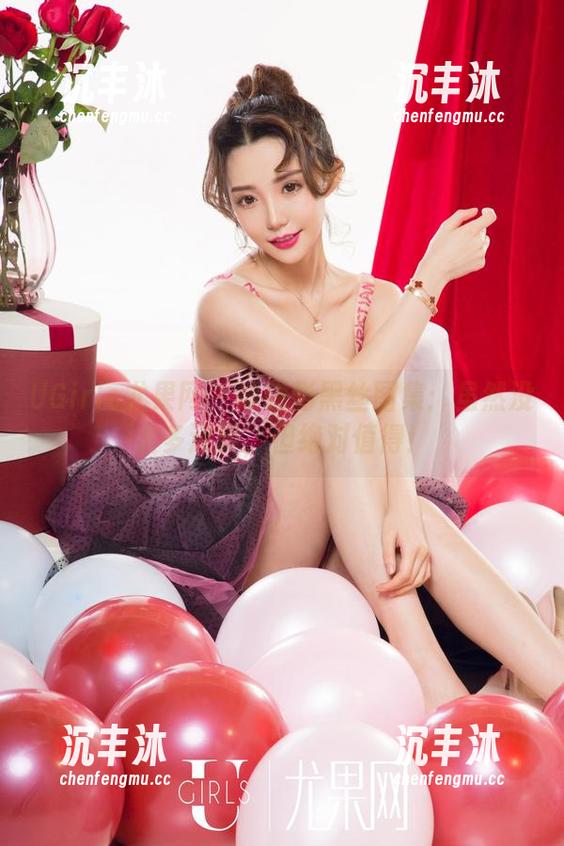 UGirls尤果网 - 谭晓彤黑丝图集：虽然没太多逻辑，但绝对值得！