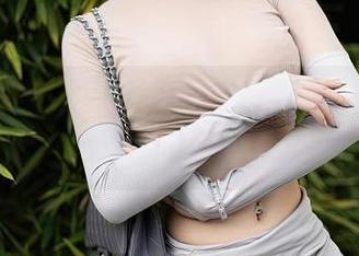 Xiuren秀人网 – 无意中翻到的护士写真，伊小七MoMo真的是个可爱的小妖精！