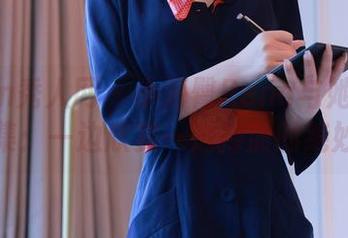 Xiuren秀人网 – 小海臀Rena与她的灰丝作品集：一边欣赏一边捧腹的绝妙组合