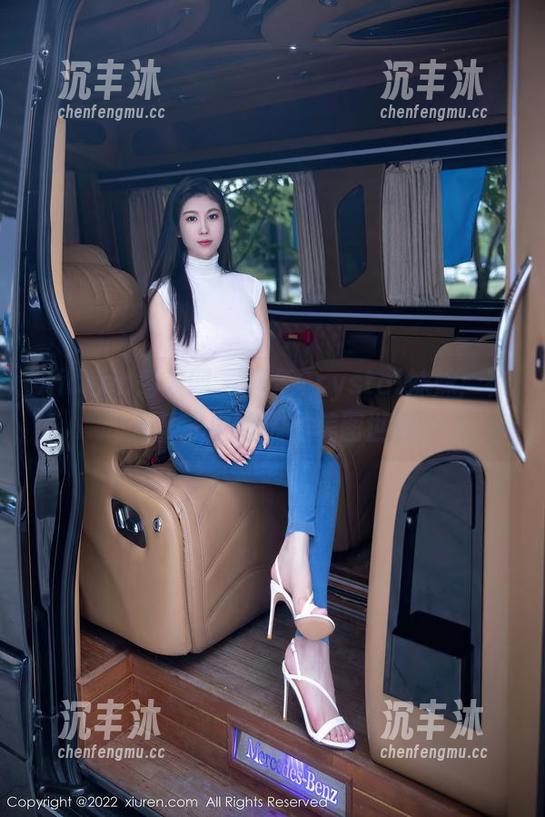 Xiuren秀人网 - 梓萱Crystal妹妹：在无圣光中绽放的美图世界