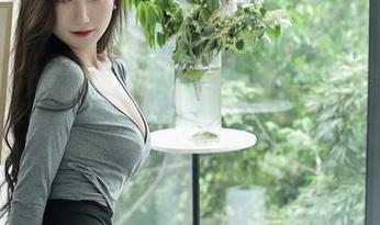 Xiuren秀人网 – 涵涵Luna婚纱套图大揭秘：更新，谁说婚纱就得乖乖的？