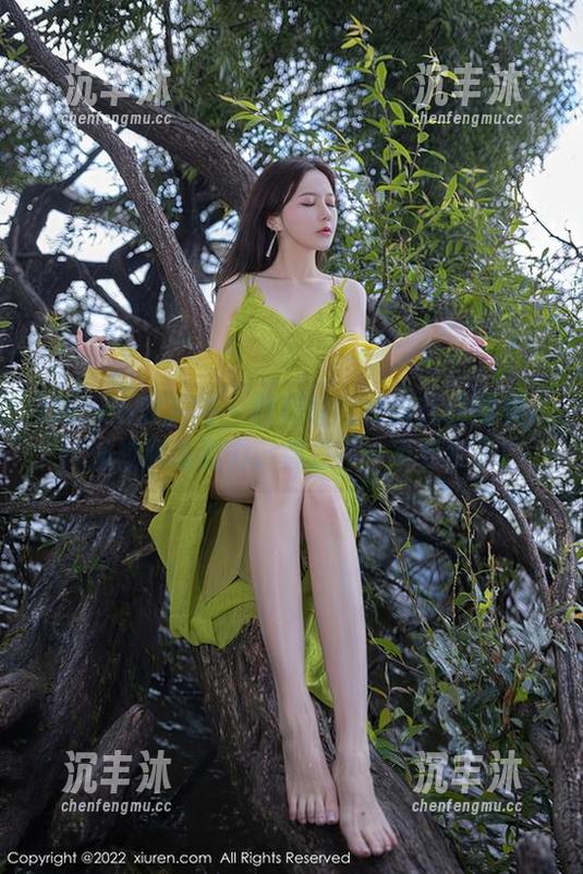 Xiuren秀人网 - 程程程的校服在线图集：这波校服吸引力。真是……不要命了！