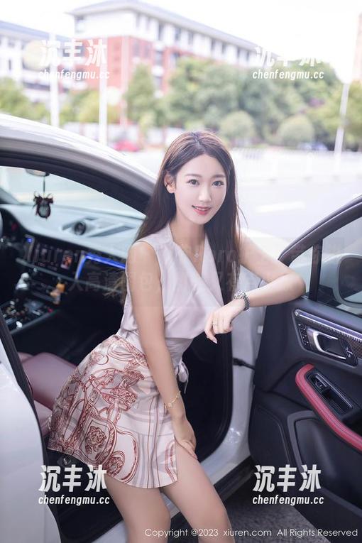 Xiuren秀人网 - 软软Roro护士：带你进入高清图包，甜美又有点小撩
