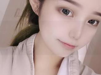 eloise软软黑丝写真，图片中的那个她让我想得脑袋发热