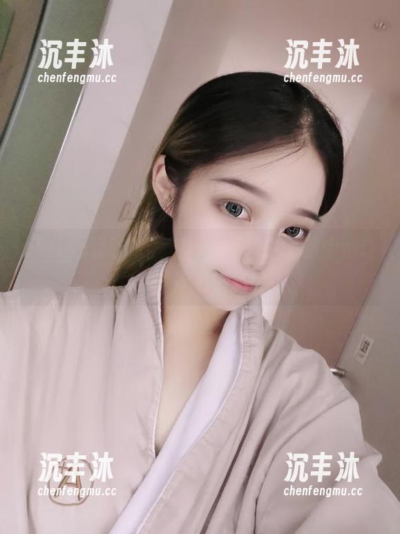 eloise软软黑丝写真，图片中的那个她让我想得脑袋发热
