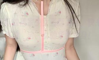 rua阮阮的居家少女最新美图，快来看看这位‘宅’女的华丽转身！