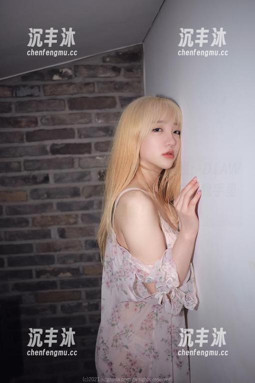 更新！yeeun孙乐乐的美图上线：DJAWA鬼灭之刃的蜜璃，差点让人忘了我手里的零食！