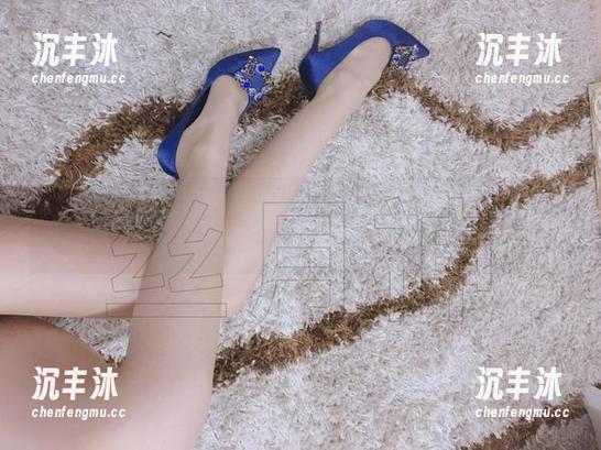 微密圈 - 跟随丝月神的全套高清图集，体验粉色高跟和肉足的双重轰炸！
