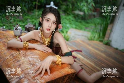 原图魅力全开！余多多Dudu的氛围紫皇女，撩得我心痒痒！