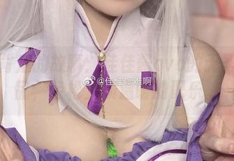 毛衣背后的故事：佳佳酱ovo的无圣光作品，轻松上演温暖的配乐。