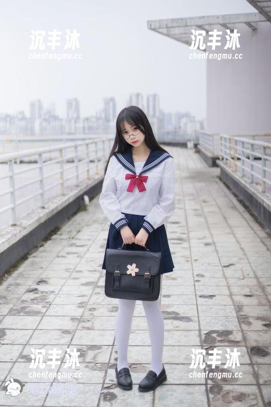 兔玩映画黑丝OL写真全集，暗夜中的职场时刻