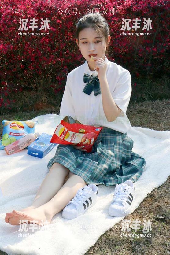 初夏女神 - 制服魅惑:依依的写真故事,快来围观! 初夏女神 - 制服魅惑:依依的写真故事,快来围观!