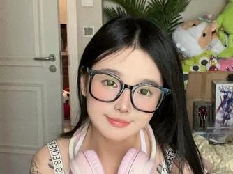 微密圈 – 专属嘉宾福利：来看卡通百科老王的写真，点燃你的幻想！