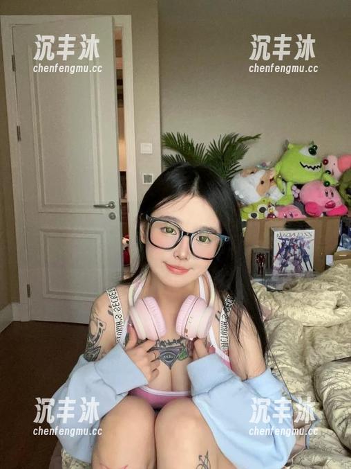 微密圈 - 专属嘉宾福利：来看卡通百科老王的写真，点燃你的幻想！