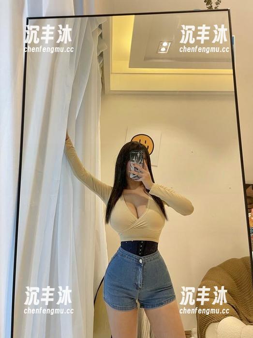 微密圈 - 拯救无聊的必备良药——可馨juicy红色战袍福利图包，让你大呼过瘾！