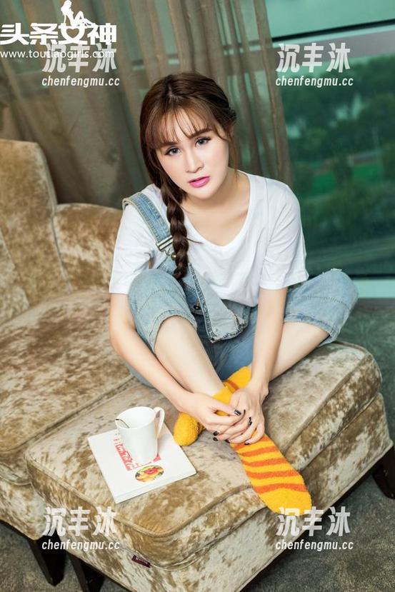 头条女神 - 小热巴与修女的奇妙邂逅:高清写真解锁你的想象 头条女神 - 小热巴与修女的奇妙邂逅:高清写真解锁你的想象