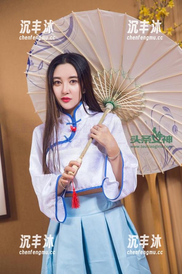 头条女神 - 泳衣下的秘密，莫晓希的写真资源让人忍不住多看一眼！