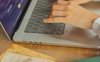 高清如月灰：碧蓝航线尾张系列壁纸，让你每次开机都感受到心动