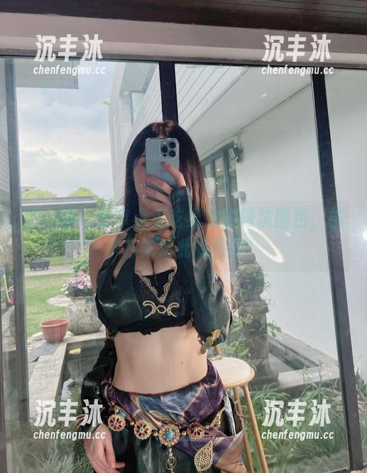 微密圈 - 分享小玉吃果冻的网袜图包，袜子从未如此有深度！