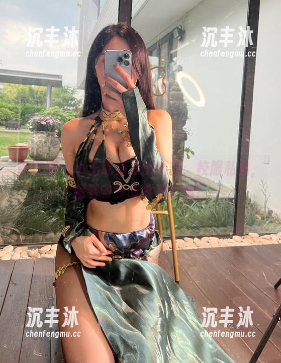 微密圈 - 小玉吃果冻的秘密：校服私拍，藏着多少故事和幻想？