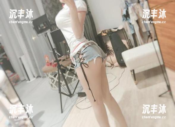 微密圈 - 穿着光影的小玉吃果冻，捆好了！别忘了下载这套图哦