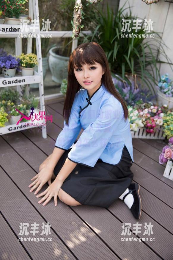 尤果网 - 当布莱尔昆娜的职业装套图更新，整个办公室都想私下交流，‘哎，你觉得她穿的怎么样’？