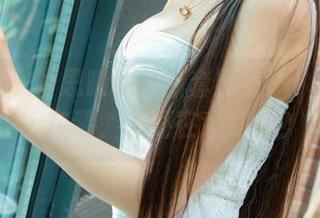 尤果网 – 景思晴的最新套图来了！当她穿上套装，谁还在意别的？