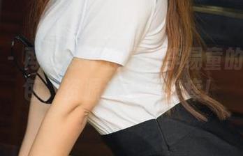 尤果网 – 再也忍不住了！李易童的油亮图包，资源让人心痒痒！
