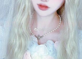 全套写真秀：嶋葵和她的甜心小萝莉拼图游戏！