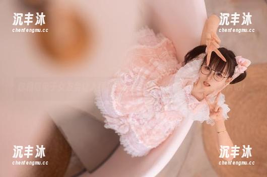 你相信电子女友会让人怦然心动吗？看看幼水铃衣的全套图片吧！