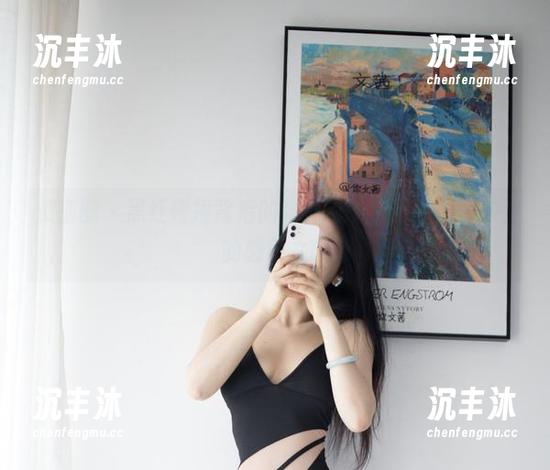 微密圈 - 黑红碰撞背后的张鑫baby：私拍图集中的感官之旅