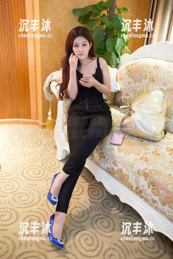 推女郎 - Lina连体衣私拍：仿佛在世间某处，套图里藏着风的呢喃。
