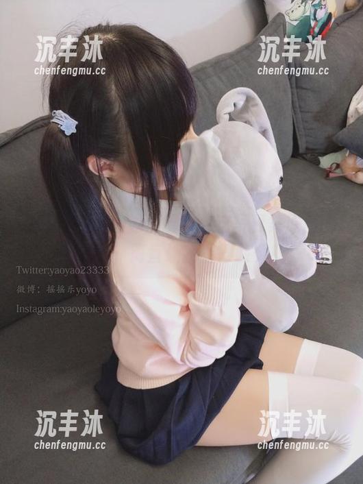摇摇乐yoyo泳装摄影：这写真集原图的光影，简直让我看得脸烫！