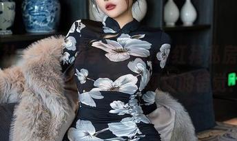 星颜社 – 偷偷看李若汐ci的红裙私房照，有种不小心撞见恋爱现场的错觉！