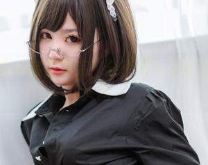 是青水在泳装里游荡：分享那些光影交错的迷人图片