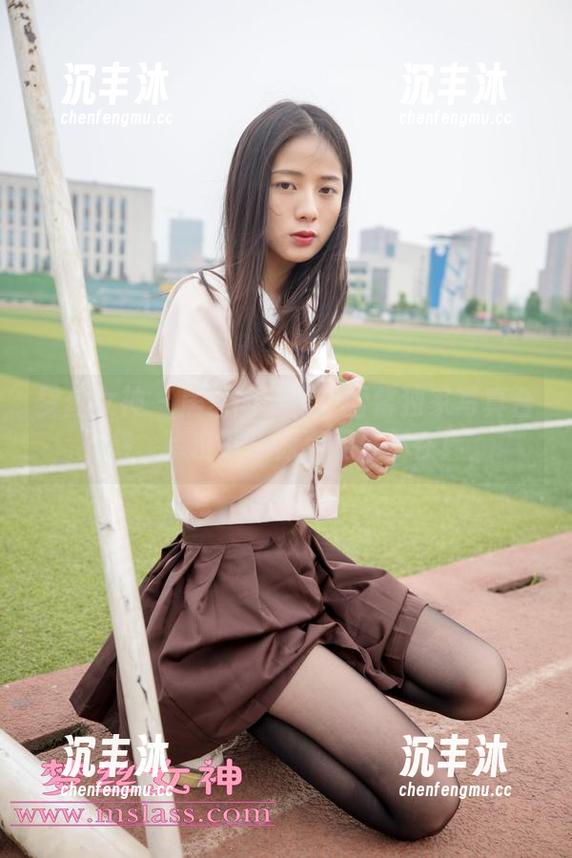梦丝女神 - 居家的秘密：雪馨独家写真合集，点击下载惊喜无处不在！