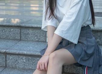 梦丝女神 – 在线抢先看：韩飞儿的新模韩系主播，清新又带点小撩的style。