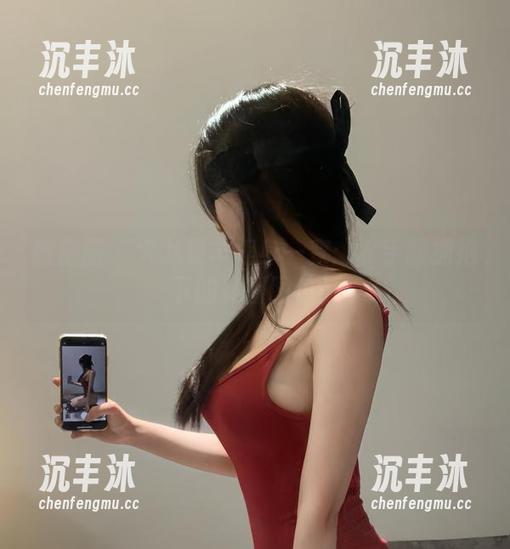 微密圈 - 火龙果羊摇身一变：水手服拥抱下的美图图包！