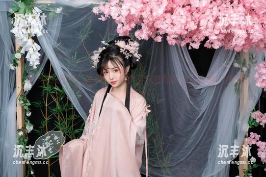 爬墙不如换壁纸！爆机少女喵小吉与拉克丝·水晶玫瑰一同解锁美丽写真！