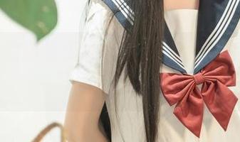 美图里的爆机少女喵小吉：足球也能“红”了我的脸！