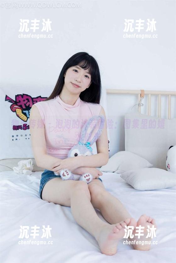 物恋传媒 - 泡泡的泳装冒险：图集里的嬉水时光